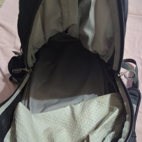 Osprey Escapist 18 Daypack Small/Medium - Black, Used, Bike-Specific Features - Picture 9 of 12
