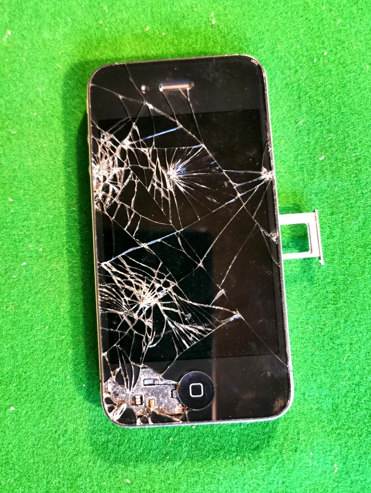 Job Lot 3 x Apple iPhone 4's Mobile Phones - Untested for Spares, Repair or Deco - Image 4 of 4