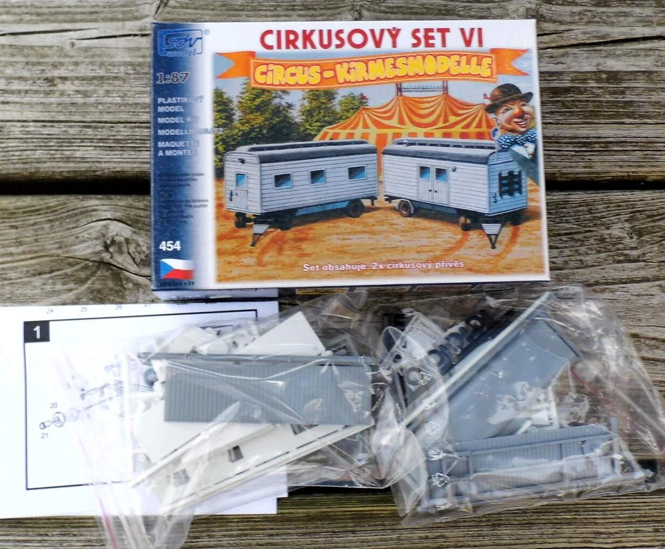 2 verschiedene Zirkus Anhänger  - 1:87  Bausatz von SDV-Models