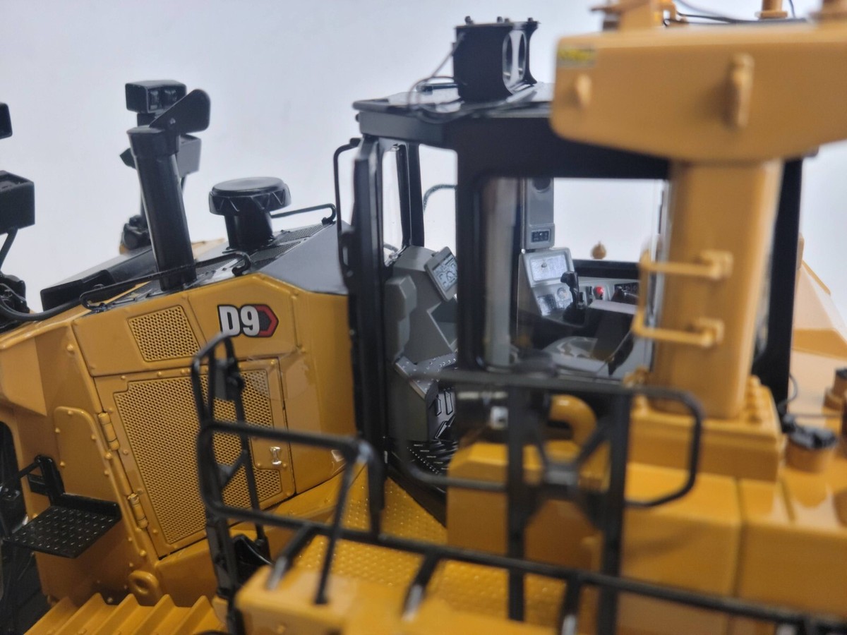 Caterpillar D9 Dozer - Single Ripper & SU Blade 1/24 - CCM 