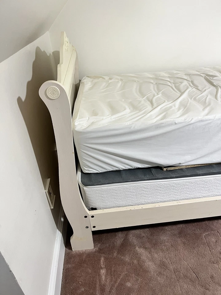 2张双人木床-轻微使用 — 第 2/3 张图片