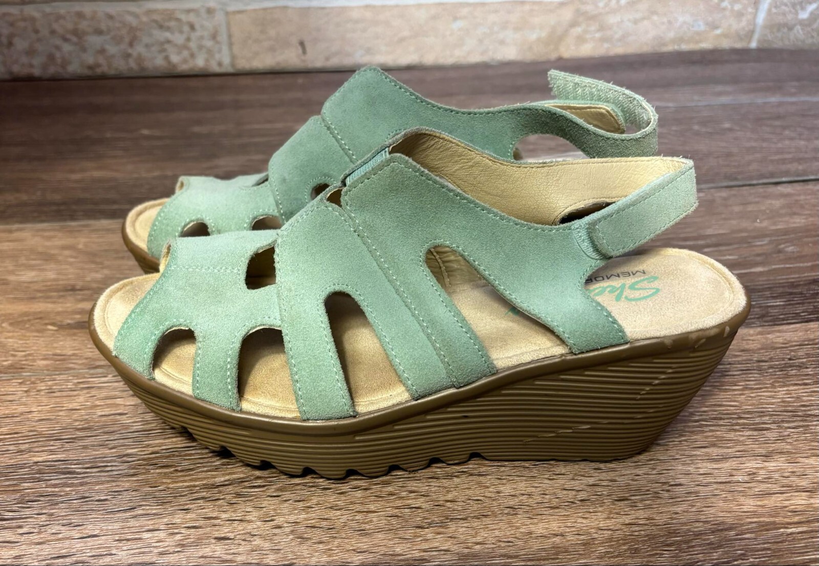 Skechers Memory Foam Women's Size 6.5 Mint Green Wedge Peep Toe Sandals