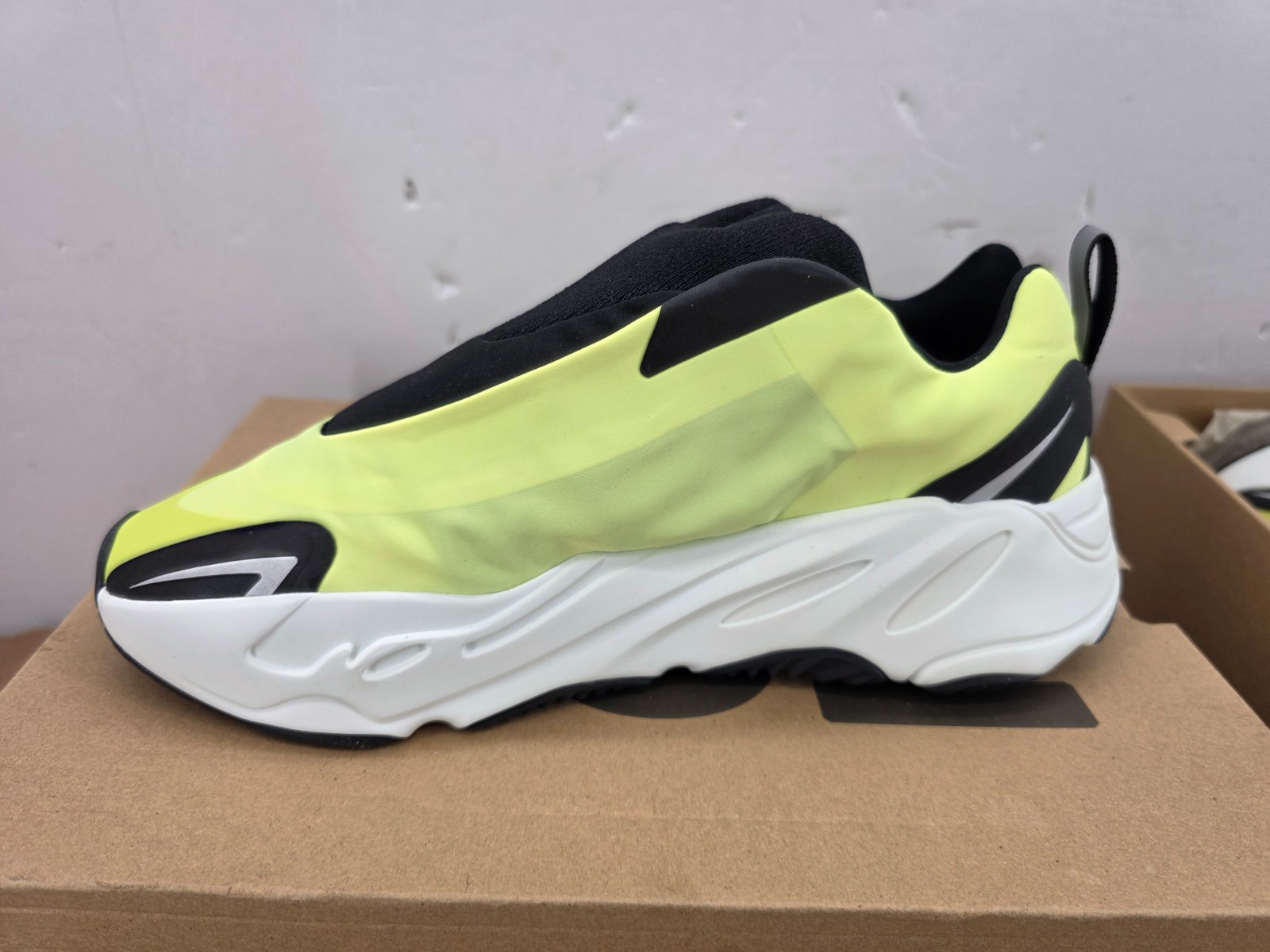 Adidas Yeezy Boost 700 MNVN Laceless Phosphor 2022 Mens Size 8.5 (GY2055) thumbnail 16