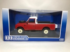 1/18 UNIVERSAL HOBBIES LAND ROVER Serie III 109 Pick Up