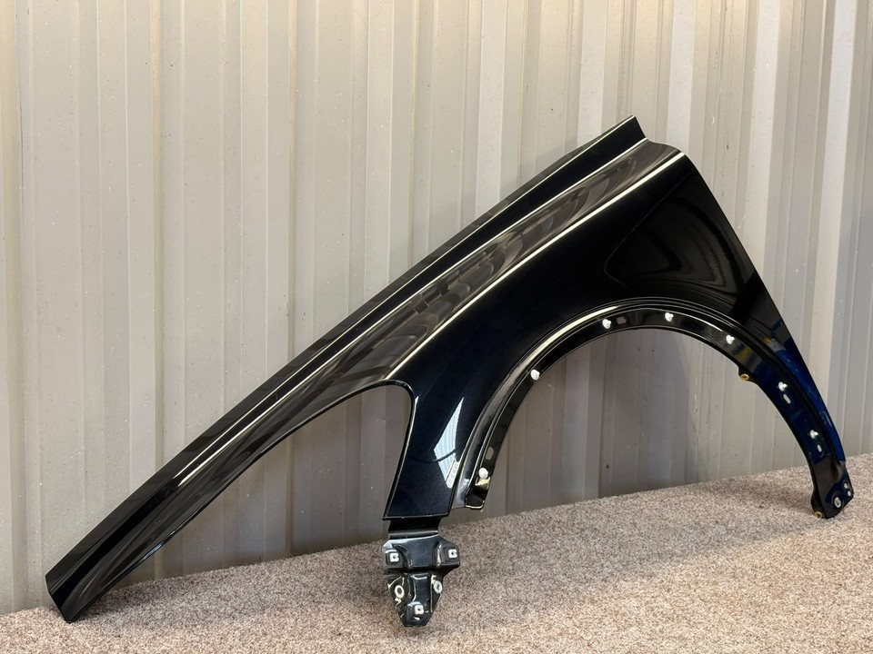 VOLVO C30 DRIVE 2010 - Front Left Passenger Side Wing