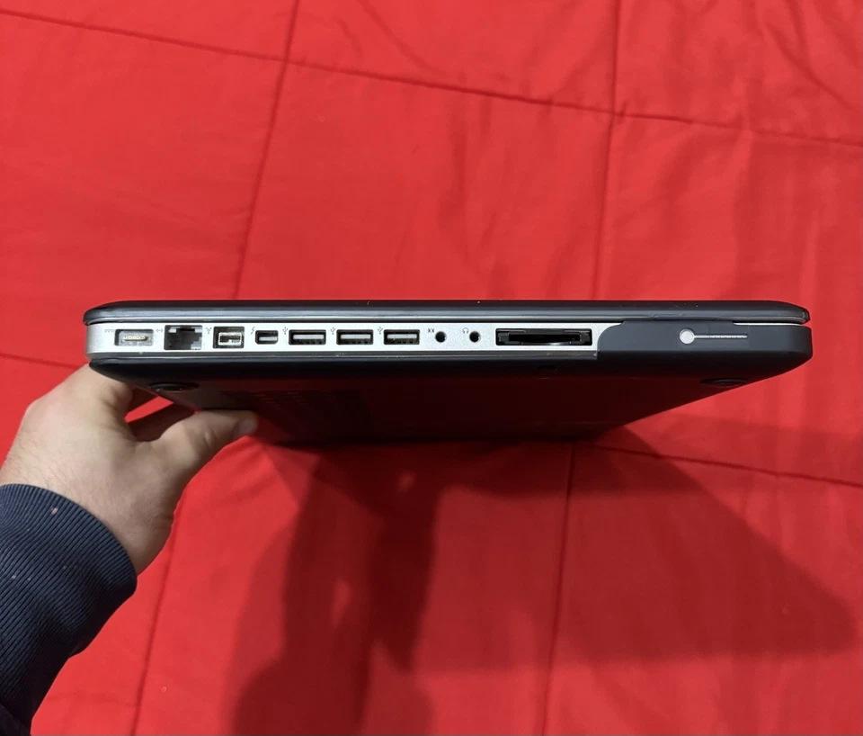 Apple MacBook Pro 17 Pollici Intel Core i7 2011 Pro 16 GB RAM Scheda Video 512 - Immagine 3 di 4