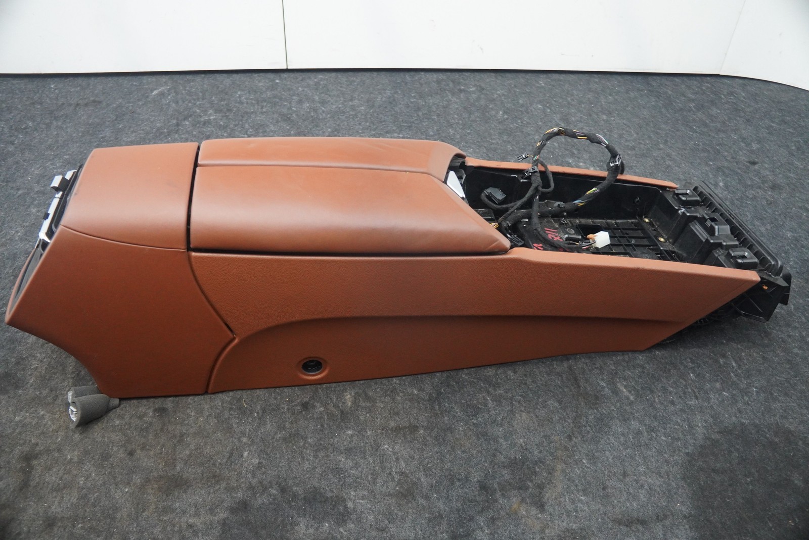 Center Console Armrest Lid Storage 670041825 OEM Maserati Quattroporte M156 2016