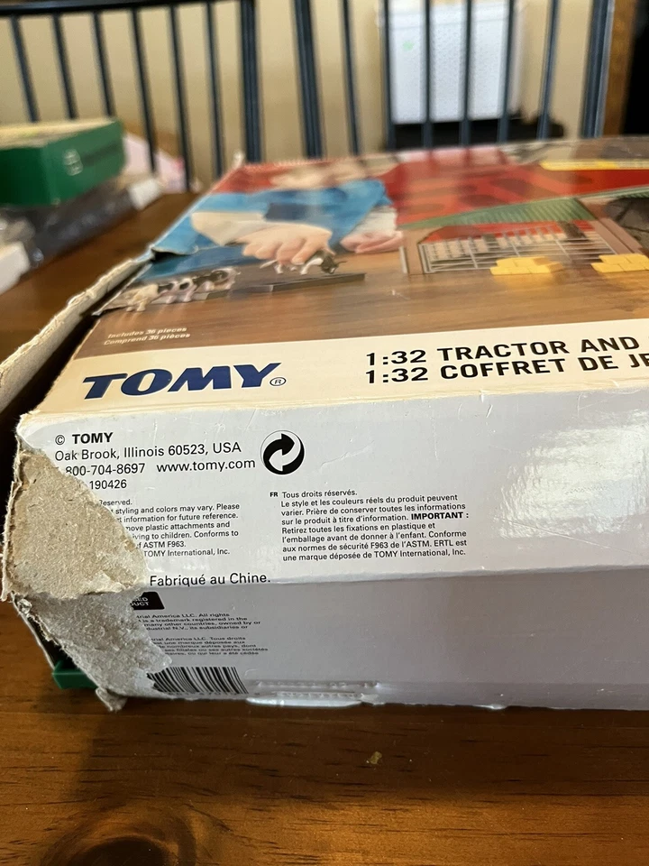 TOMY Everyday Play 1:32 Scale Tractor And Shed Playset (open Box) - Image 4 of 4