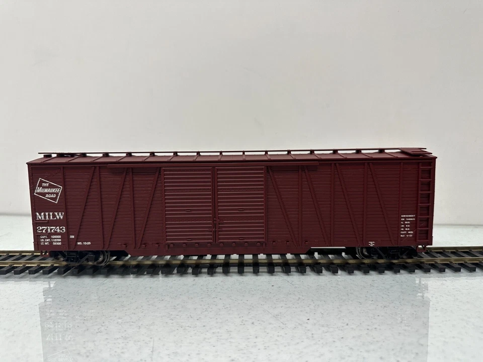 Atlas #2001562 Milwaukee 50'  Single Sheathed Box Car 2 Rail O Scale NEW - Image 2 of 4