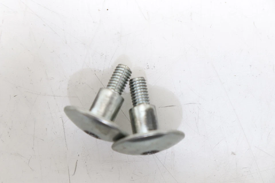 12-19 SUZUKI GSXR 600 OEM ASIENTO CONDUCTOR DELANTERO ALMOHADILLA SILLÍN PILLÓN * SOLO PERNOS * Foto 3 de 4