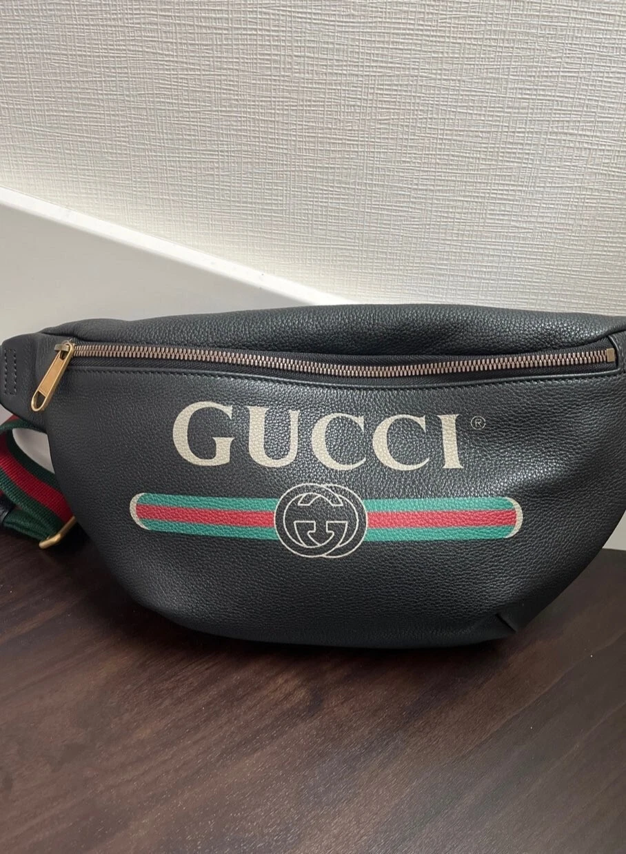 Petit sac ceinture GUCCI vintage logo imprimé cuir noir du Japon authentique occasion