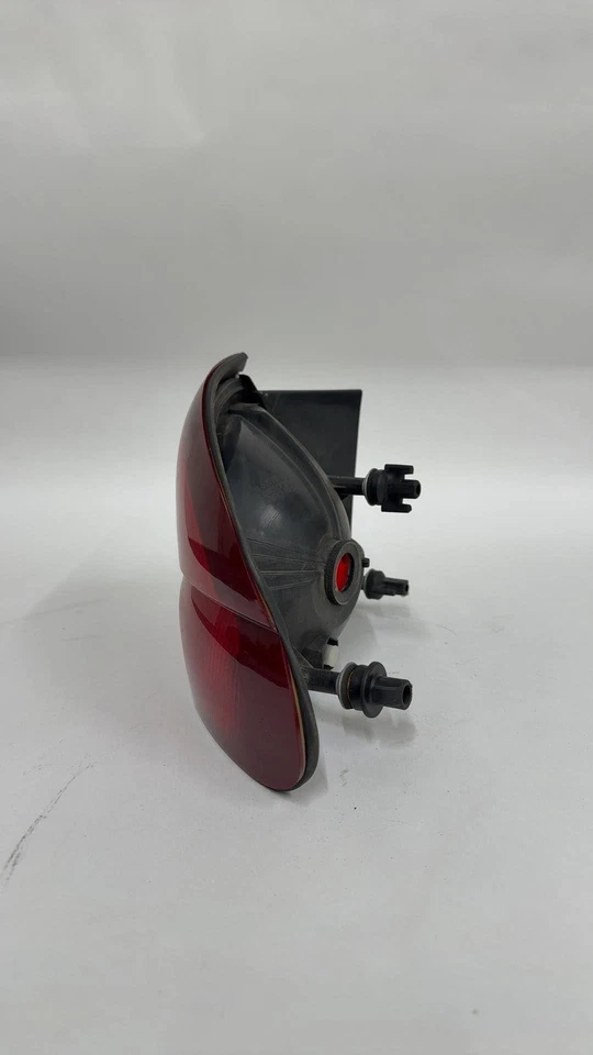 Conjunto de luz trasera derecha Chevrolet Monte Carlo 1995-96 cuarto montado en panel Foto 4 de 4