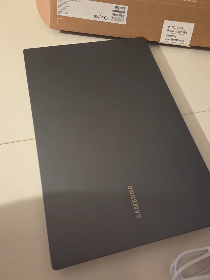 Samsung Galaxy Book 4 15.6" i3‑1315U 8GB 256GB SSD Gray Win11, pari al nuovo - Immagine 4 di 4