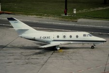 Dia F-GKAE Dassault Falcon 10 35mm gerahmt OP-L11-12