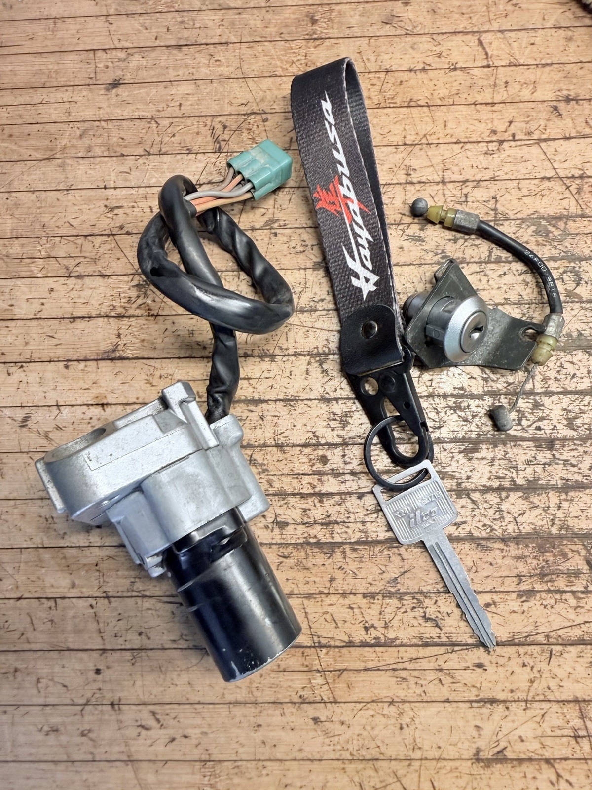 99-07 1999-2007 SUZUKI HAYABUSA GSX1300R LOCK SET IGNITION SWITCH KEY OEM