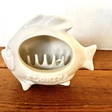 Vintage Ceramic Porcelain White FISH Ashtray Incense Burner Florida 4”x5”x2”