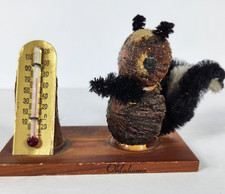 Vintage Oklahoma Cedar Wood Souvenir Skunk Thermometer Works 2.75" Tall