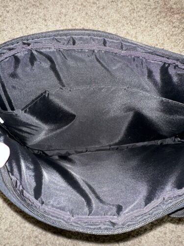 Targus 17" Laptop Sling Bag - Picture 3 of 3