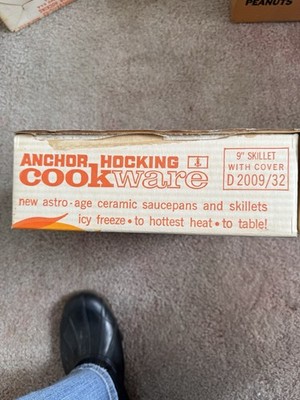 VINTAGE ANCHOR HOCKING 9 CERAMIC SKILLET IN ORIGINAL BOX MODEL D2009/32