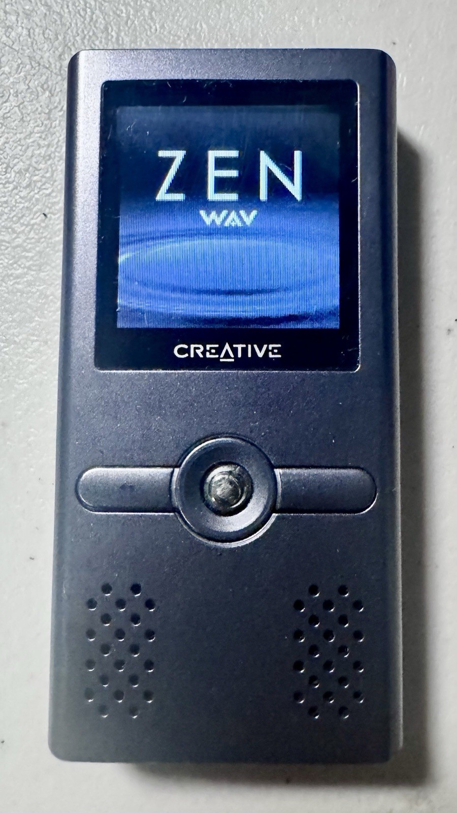 Creative Zen Wav 4GB FM Radio MP3 Med Player Voice Recorder eBook Reader Speaker
