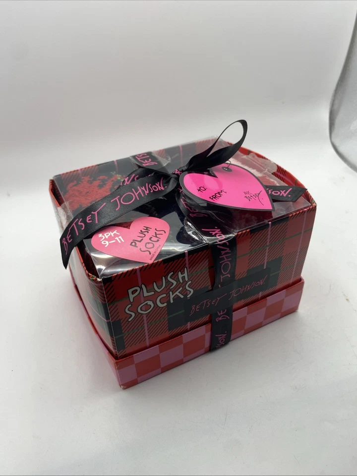 Set de regalo de calcetines de felpa Betsey Johnson 3 pares para mujer talla 9-11 caja a cuadros, nuevo en caja Foto 4 de 4