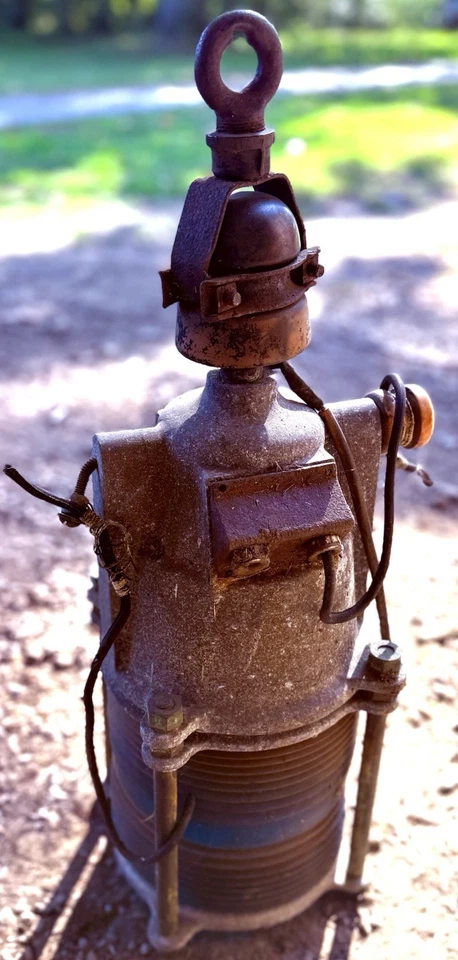 Vintage Crouse-Hinds Style Cast-Iron Ship Deck Floodlight — 1940s–60s - Image 2 of 4