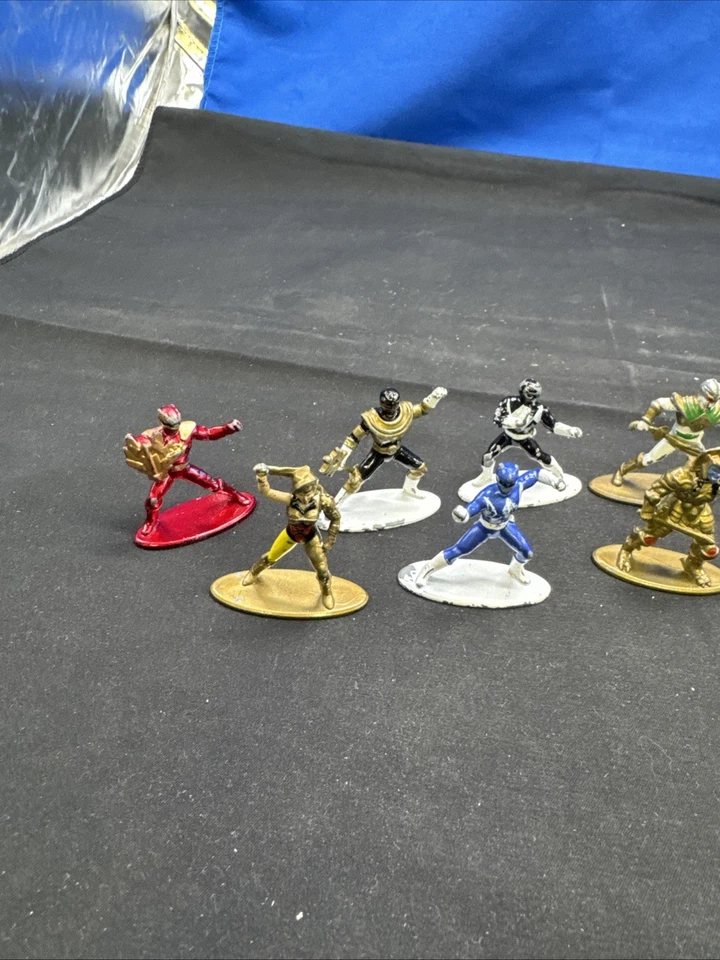 Lote de 12 figuras de metal de Jada Toys Nano Metal Figs: DC Comics Power Rangers A2A Foto 2 de 4