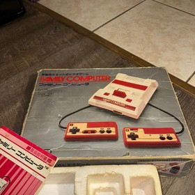 Nintendo Family Computer Famicom Console System with Games Cib Complete