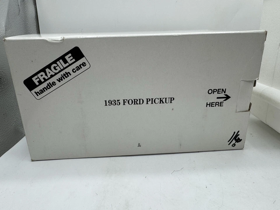 Danbury Mint 1935 Ford Pickup Black 1/24 Diecast Truck in BOX No Papers Excellen - Image 3 of 4