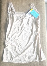 New Vanity Fair Neutral Beige Cami Camisole Size Medium 17166 Lace Neckline