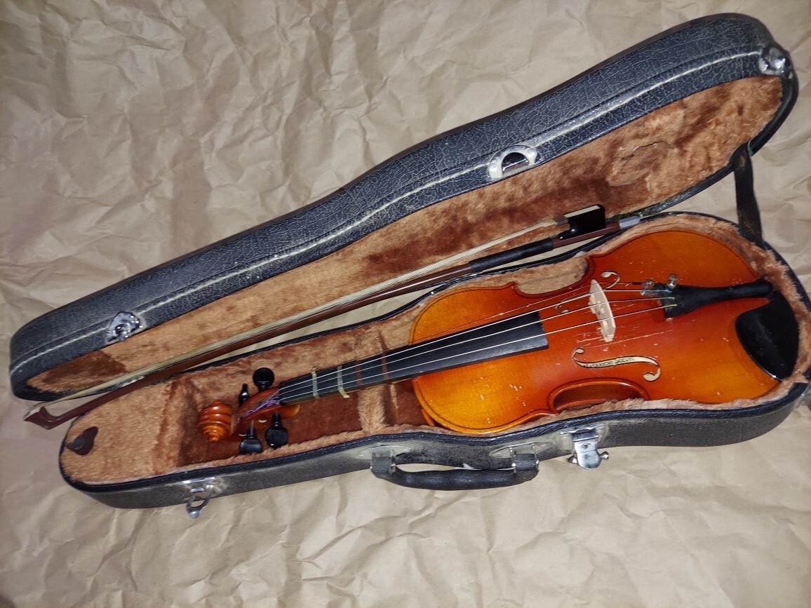 Masakichi Suzuki model 604 sized 1/4 violin, Japan, Vintage Masakichi Suzuki model 604 sized 1/4 violin, Japan, Vintage