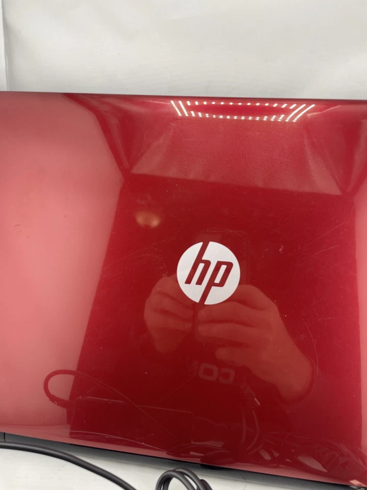 HP 15 AMD Quad-Core A6-6310 APU 1,80 GHz 4 GB de RAM (15-G073NR) con cargador de cable de CA Foto 2 de 4