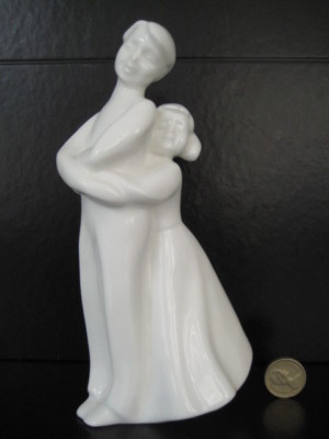 ROYAL DOULTON BILDER KLEINE SCHWESTER und GROSSER BRUDER HN4356 GRUPPE WEISSER KNOCHEN CHINA