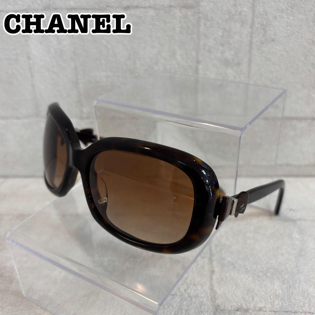 CHANEL Oversized Ribbon Motif Sunglasses 767 Black