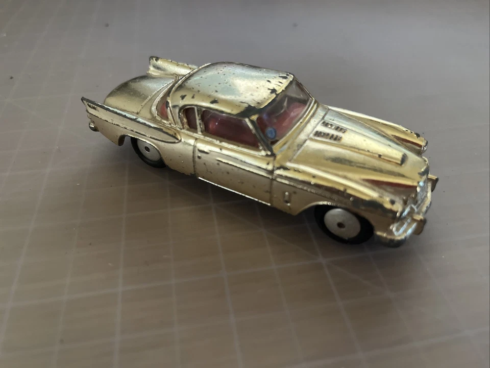 Juguetes Corgi Studebaker Golden Hawk #211s oro 1960-65 buen estado Foto 3 de 4