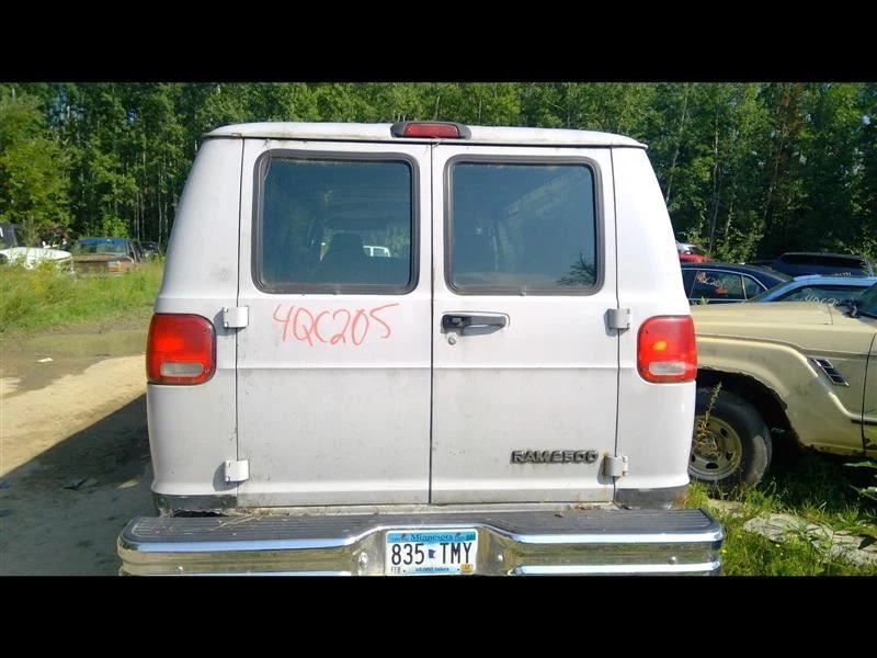 Пассажирский угловой/парковочный фонарь рядом с фарой подходит для 98-03 DODGE 1500 VAN 583369 - Изображение 4 из 4