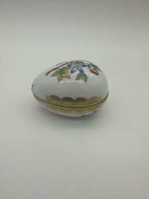 HEREND QUEEN VICTORIA Egg Shaped Covered Box 2.8'' made Hungary