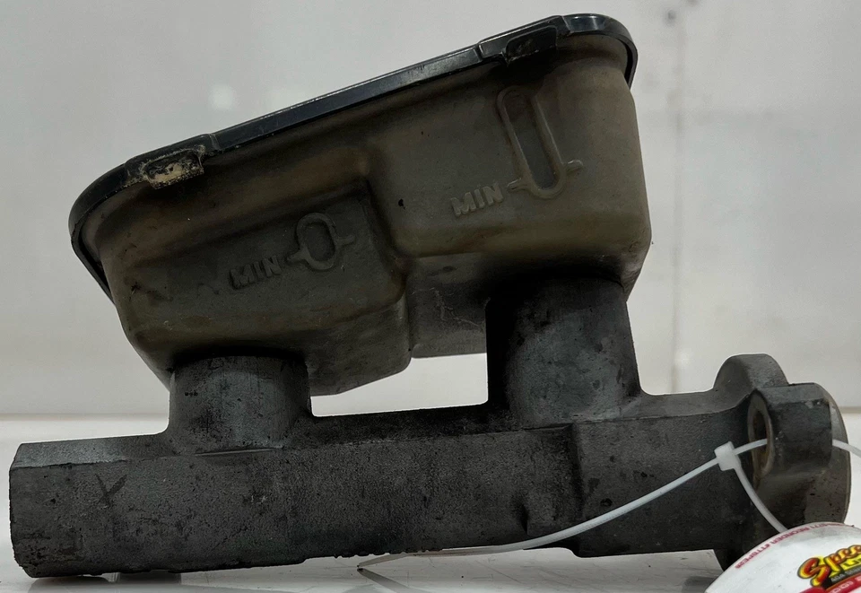 Conjunto de cilindro maestro de freno Chevy Camaro Firebird 84-92 OEM 18060095 Foto 4 de 4