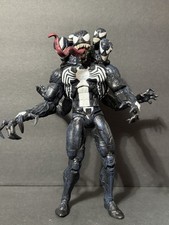 Diamond DST Marvel Select Venom 8  Figure
