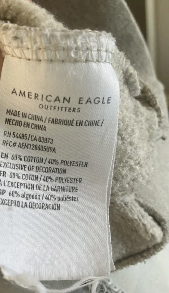Sudadera Navidad American Eagle M Gris Suave en A Holidaze Para Mujer Foto 4 de 4