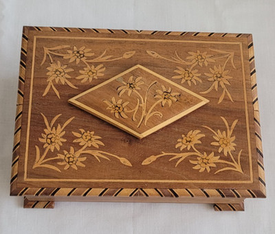 VTG Hand Carved Wooden Inlay Locking Puzzle Box Multi Wood, Footed, Raised Motif