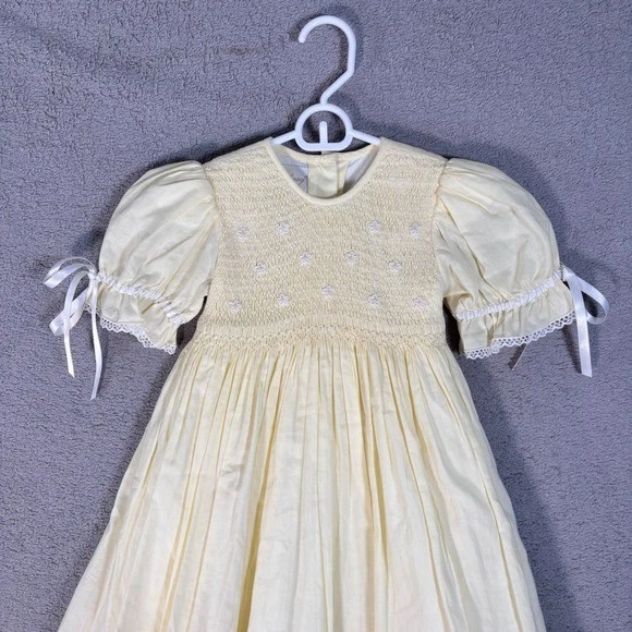 Strasburg Smocked Yellow Cotton Dress Girls 2Y Puff Sleeve Lace Trim Bow Back - Image 4 of 4