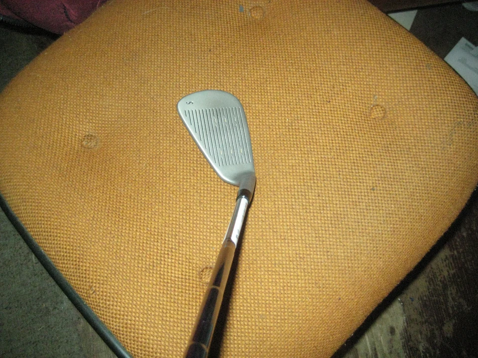 BRAND NEW Spalding Executive Gold Stainless Sand Wedge SW Steel shaft LH - Image 3 of 3