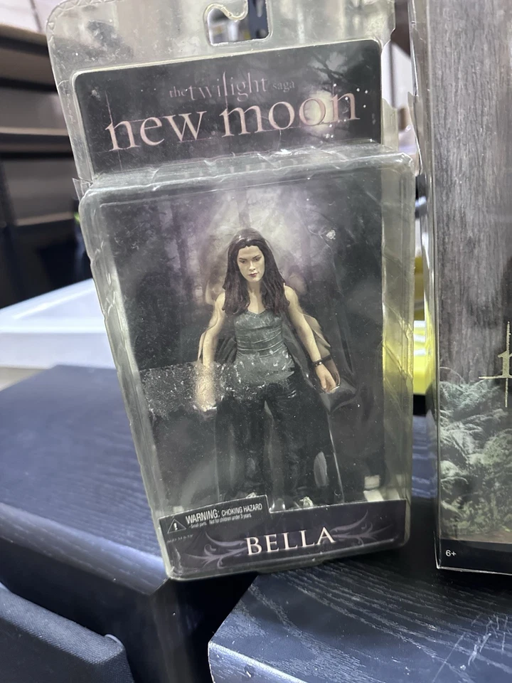 Barbie Twilight Series Dolls Bella Swan, Edward Cullen, Jacob Black Mattel 2009 - Image 2 of 4