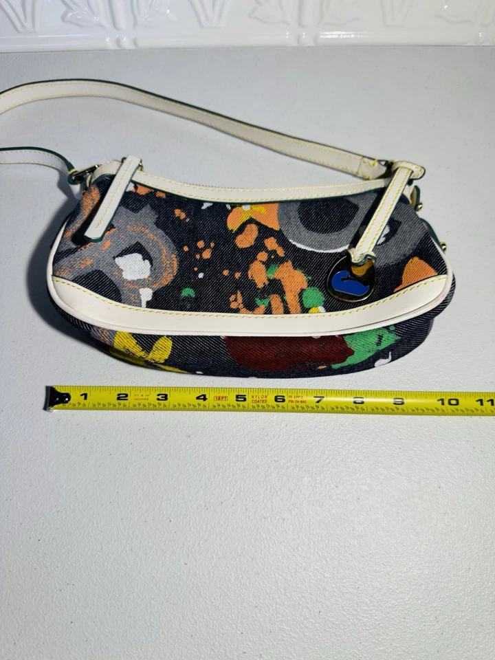 Bolso de hombro vintage de pintura de graffiti de mezclilla Dooney & Bourke Foto 4 de 4
