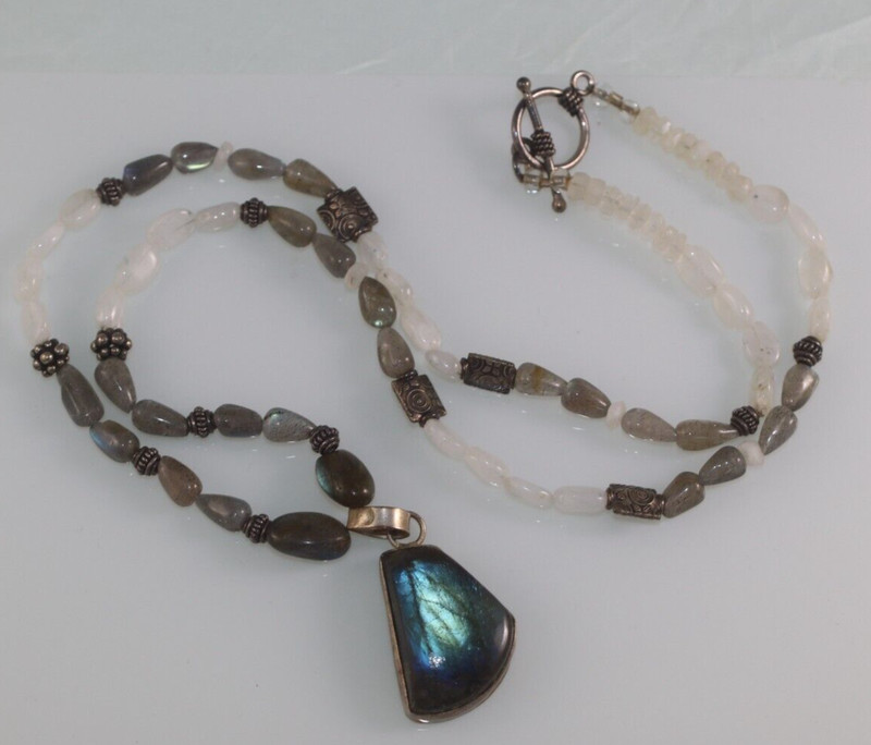 Artisan Made  Sterling Silver Labradorite Pendant Bead Necklace
