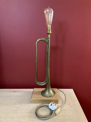 Upcycling Vintage Messing Bugle Tischlampe Eiche Hartholzfuß Edison Birne Neu
