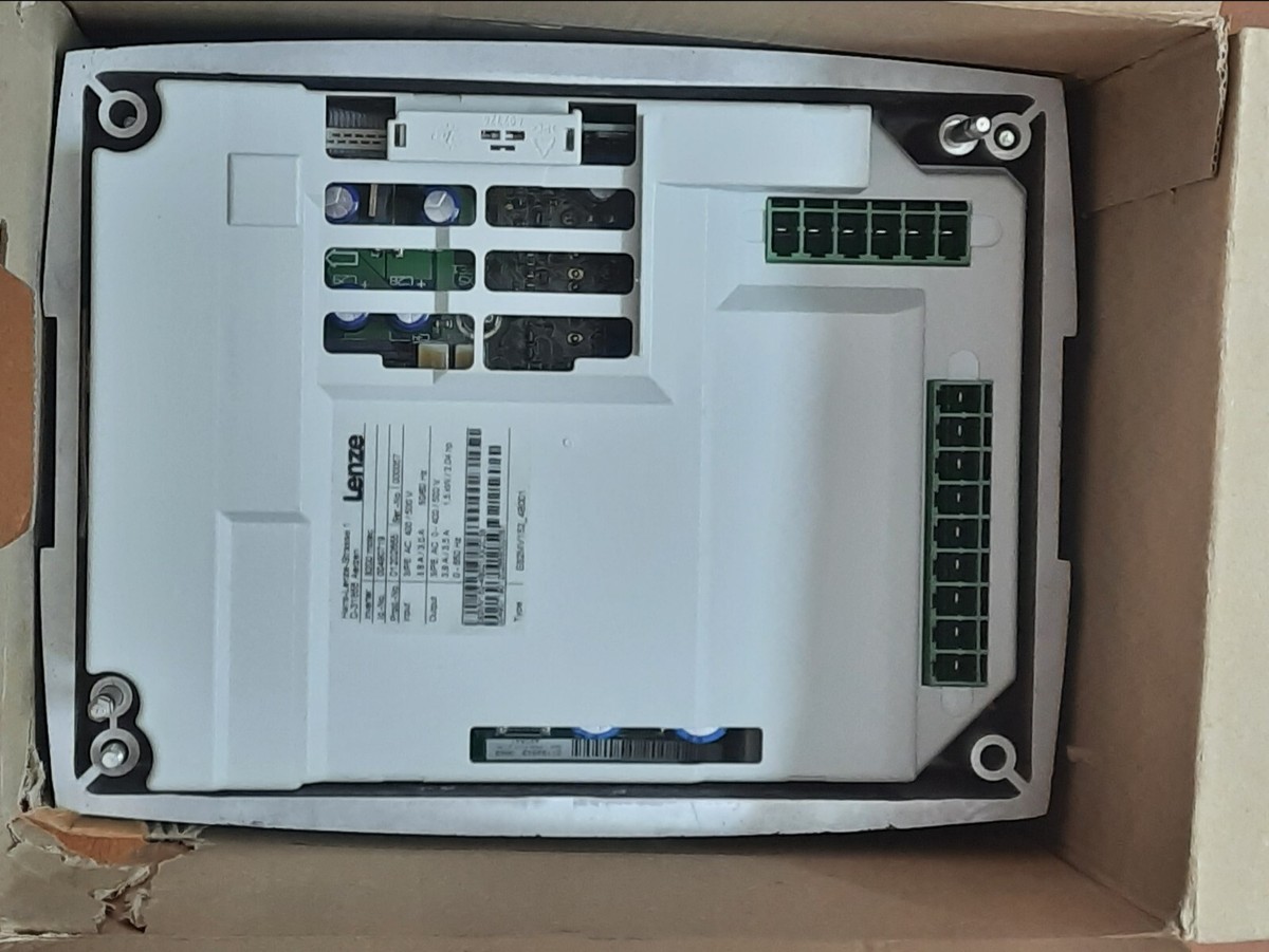 Lenze 8200 Motec inverter 1.5 Kw. -Type: E82MV152_4B001 -New in