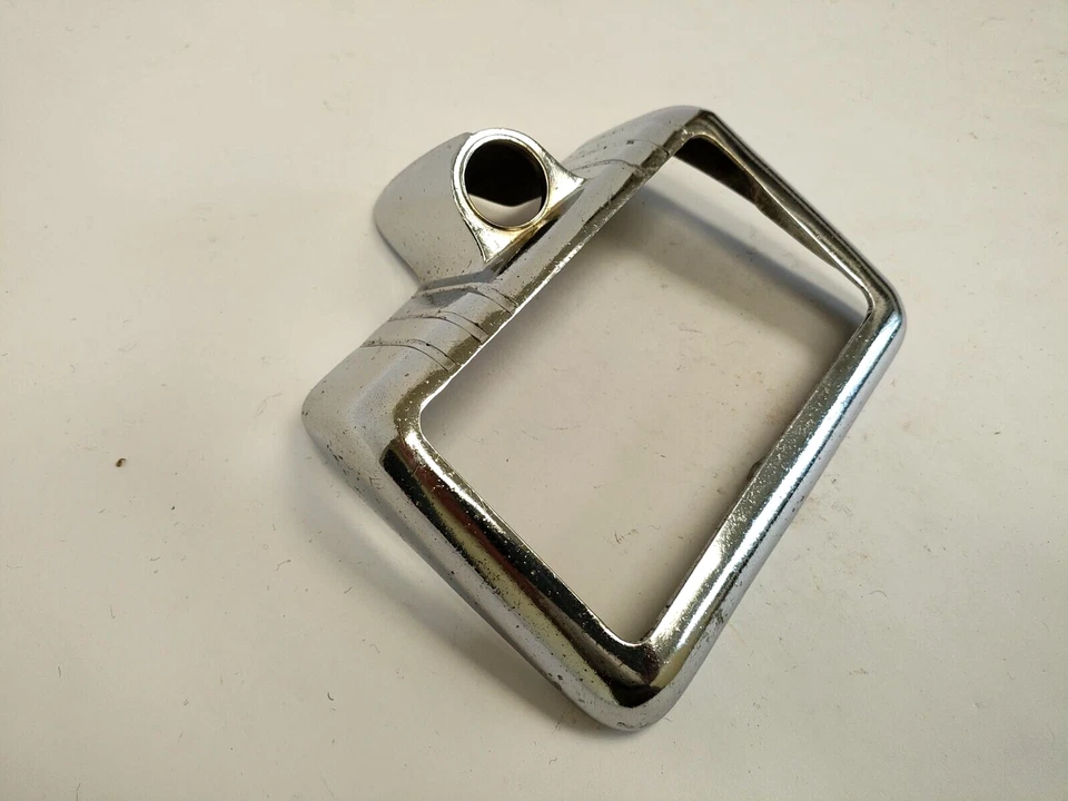 Lámpara trasera derecha personalizada Dodge D-24 Deluxe 1946-1948 bisel de luz 1149363. Foto 3 de 3