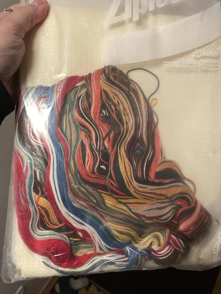 RARE Dimensions Santas Tree skirt Victoria Howard 8487 Cross stitch kit DDP USA - Image 2 of 2